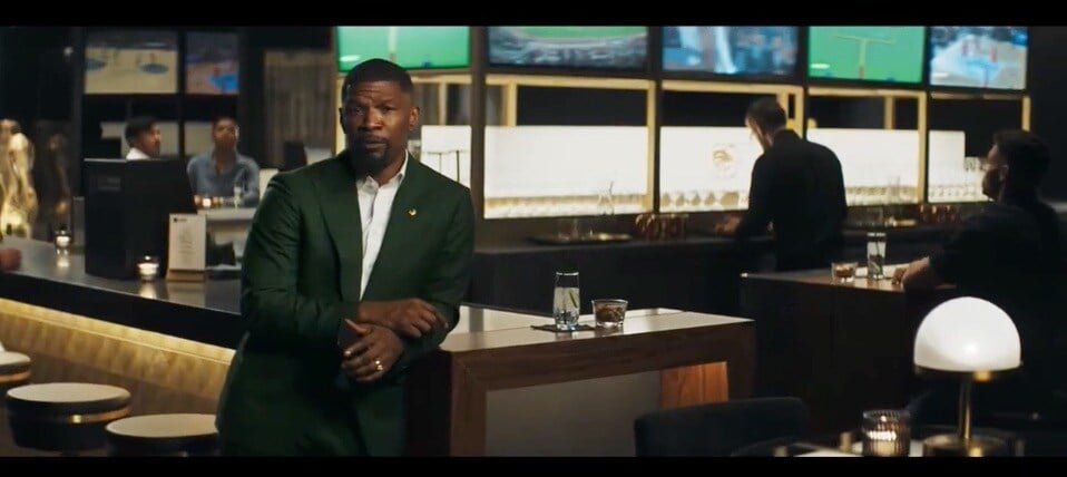 jamie fox at a bar